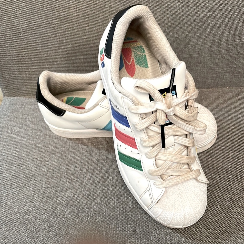 Adidas superstar sneakers size 5